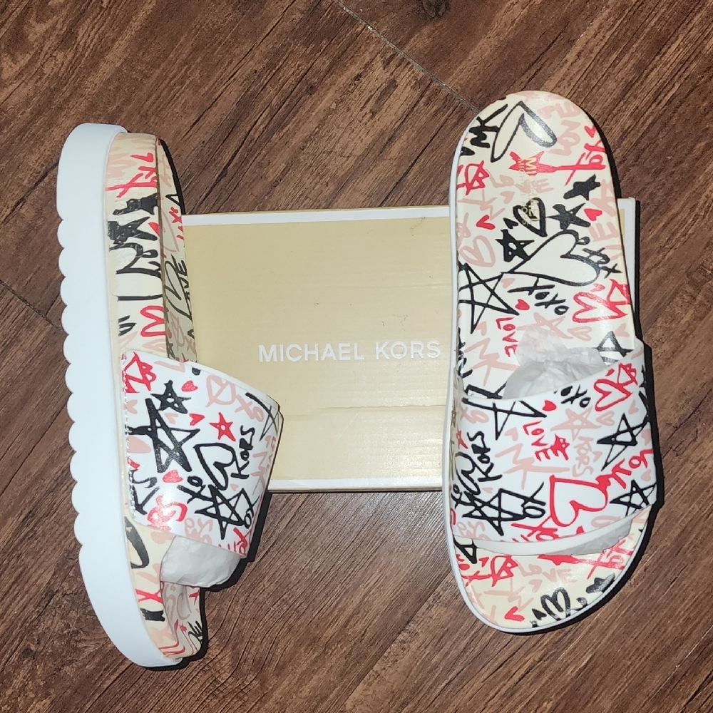 New Michael Kors Tyra Qixi Graffiti Print Optic White Slides Size 9 - Picture 3 of 16